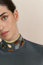 Load image into Gallery viewer, Vestido Amanda Corto Gris Arcade