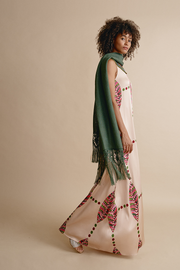 Chal de encaje de bolillos y tejido realizado en telar artesanal color verde