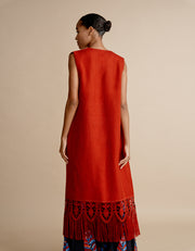 Chaleco de encaje de bolillos y tejido realizado en telar artesanal en color teja